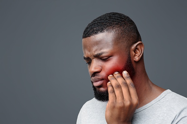 Reasons To Visit An Emergency Dentist For Tooth Extraction